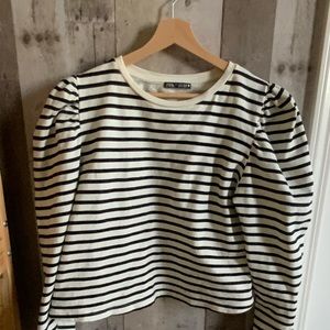 Blouse Zara inside feelings like a hoodie